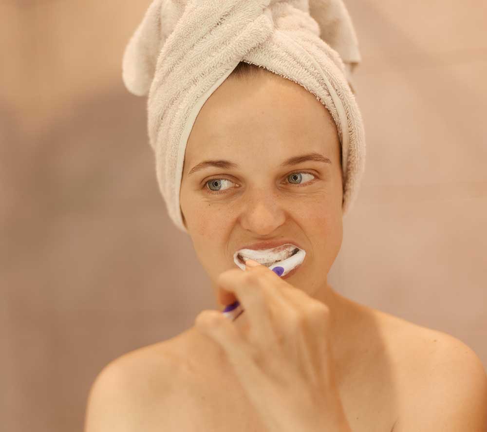 Evdeki Diş Beyazlatma Uygulamaları Dişlere Zarar Verebilir!